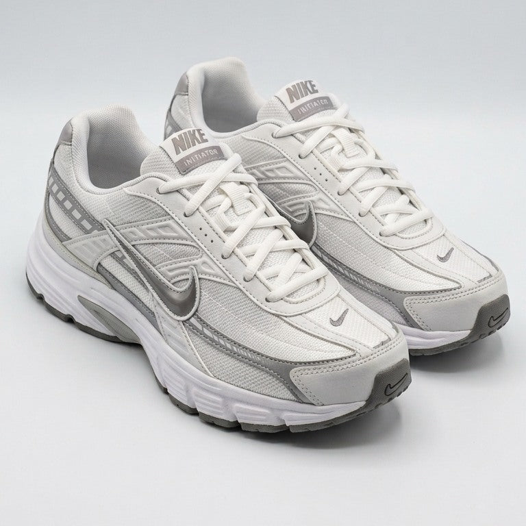 Nike Initiator - Blanco / Plata