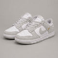 Nike Dunk Low - Gris gamuza / Blanco