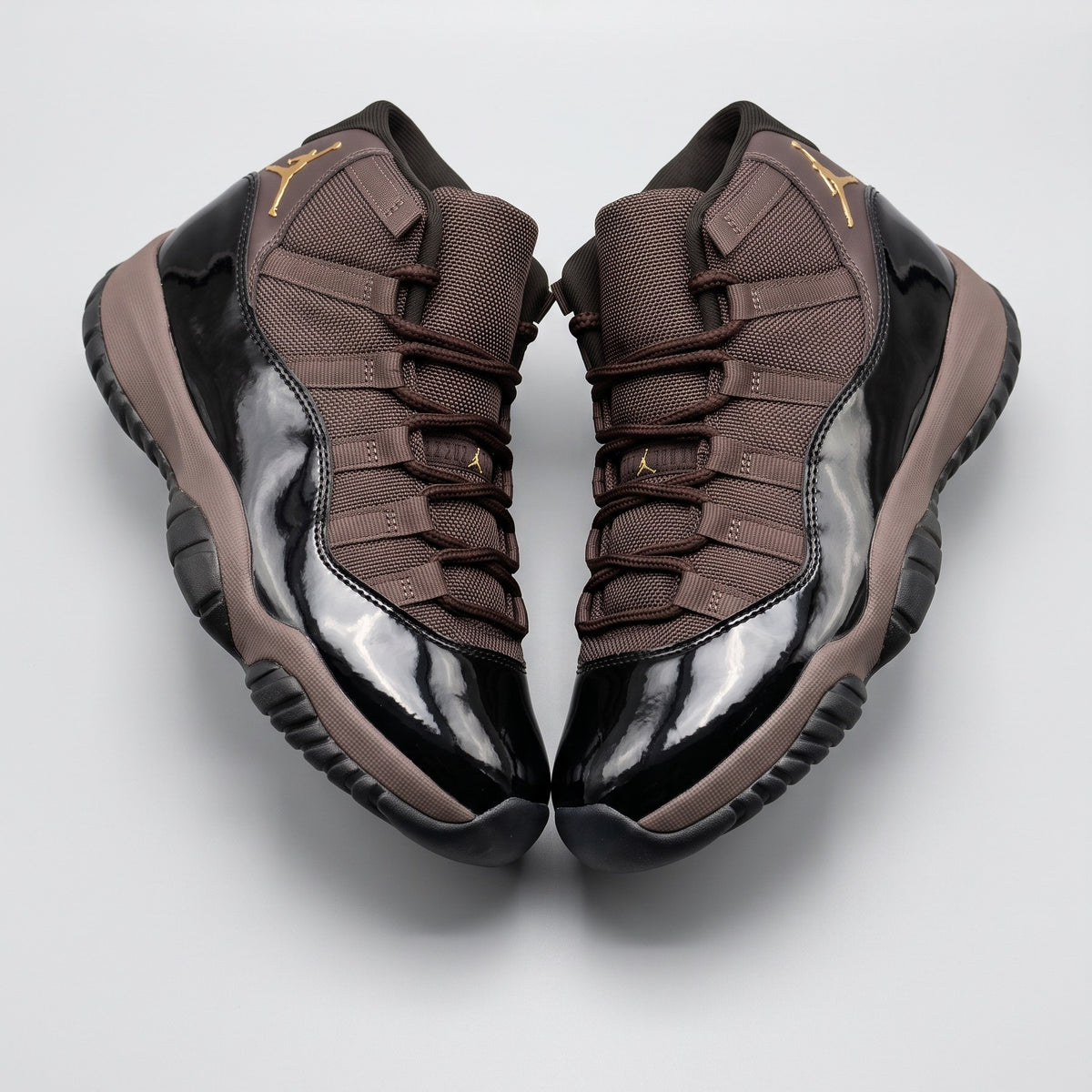 Air Jordan 11 Retro - Marrón / Negro