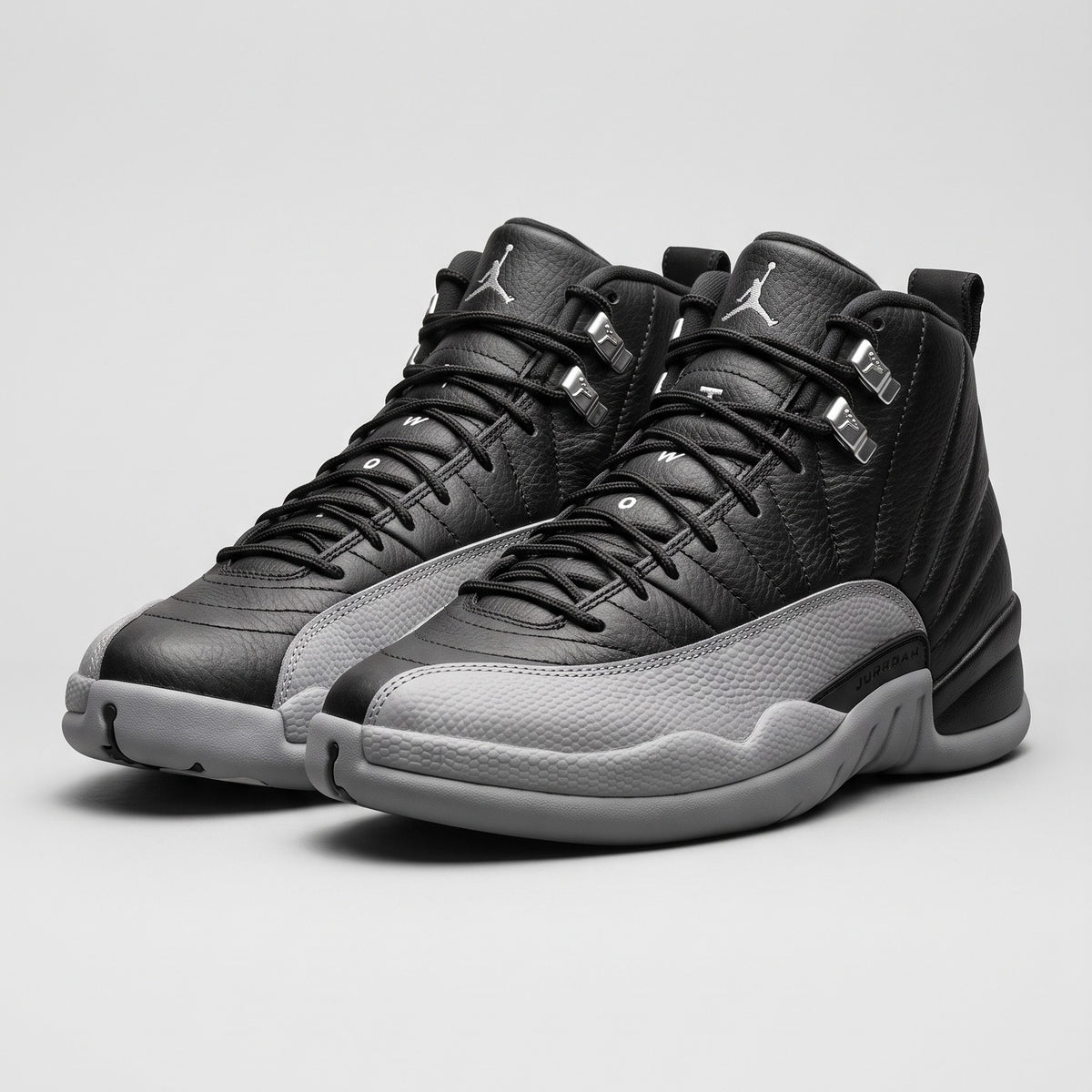 Air Jordan 12 Retro - Negro / Gris