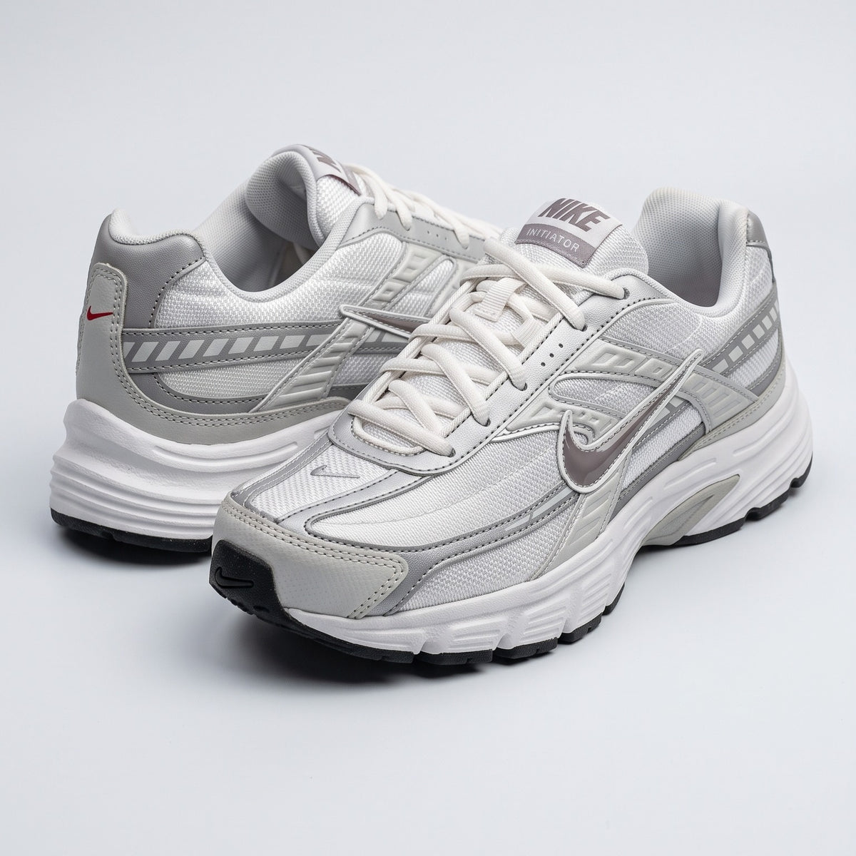 Nike Initiator - Blanco / Plata
